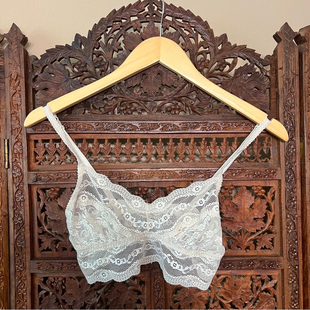 B.Tempt’d by Wacoal Cream Lace Bralette Small Floral Mesh Soft Cup Bralette